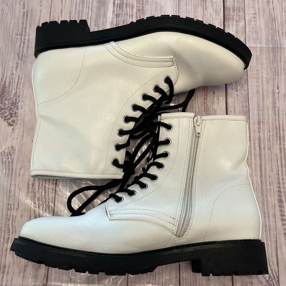 ESPRIT White and Black Shelby Booties White Vegan Leather Combat Boots Size 9 - Picture 2 of 12